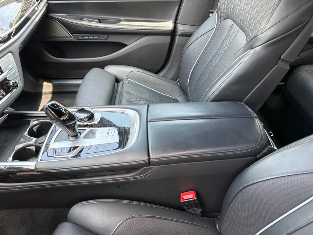 Used 2022 BMW 750Li xDrive AWD/4WD image 14