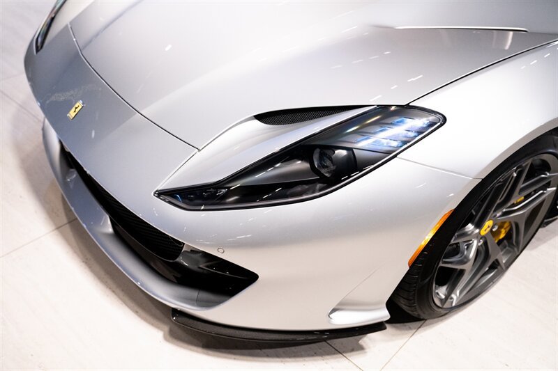Used 2018 Ferrari 812 Superfast RWD image 18