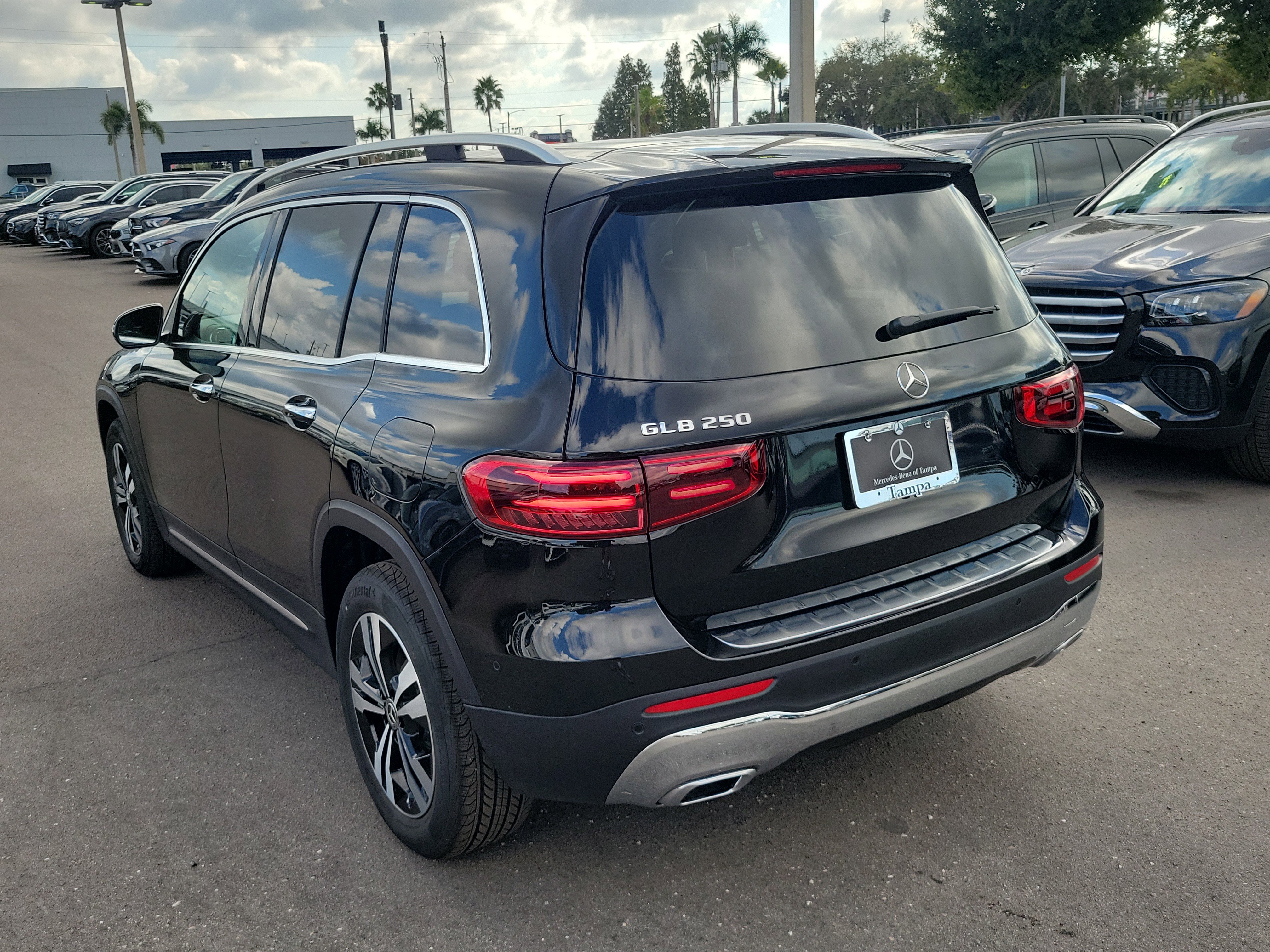 Certified 2025 Mercedes-Benz GLB 250 image 3