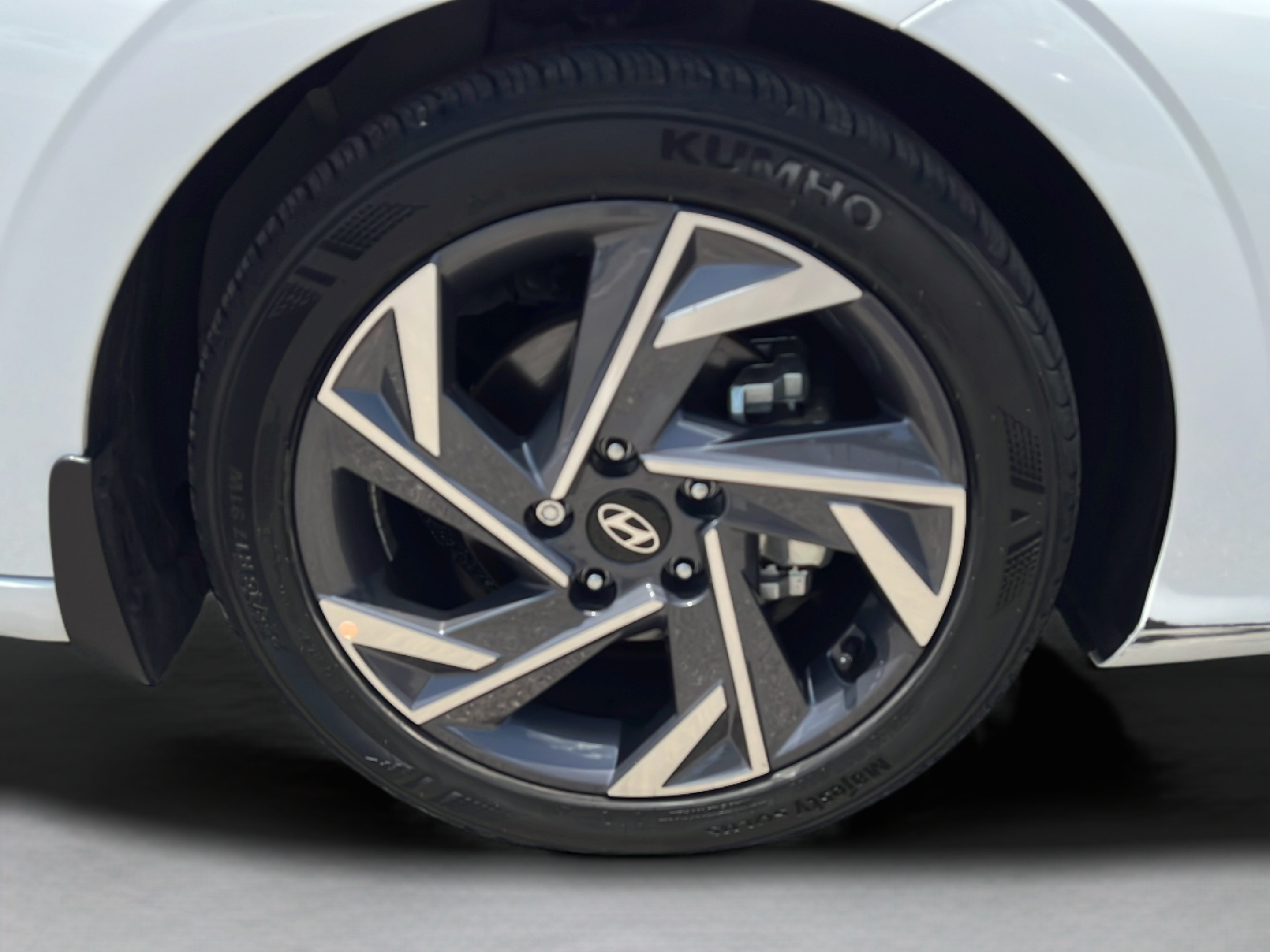 Certified 2025 Hyundai Elantra Sport w/ Cargo Package FWD image 10