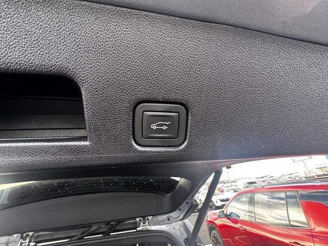 Used 2025 Chevrolet Traverse LT image 10