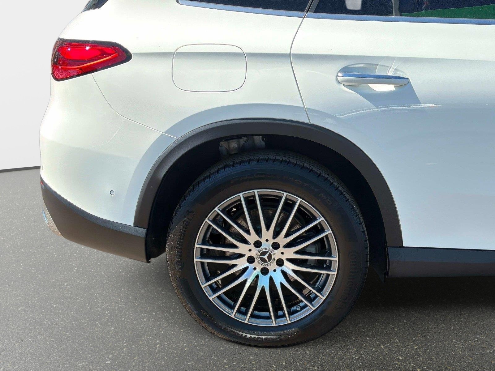 Used 2025 Mercedes-Benz GLC 300 image 13