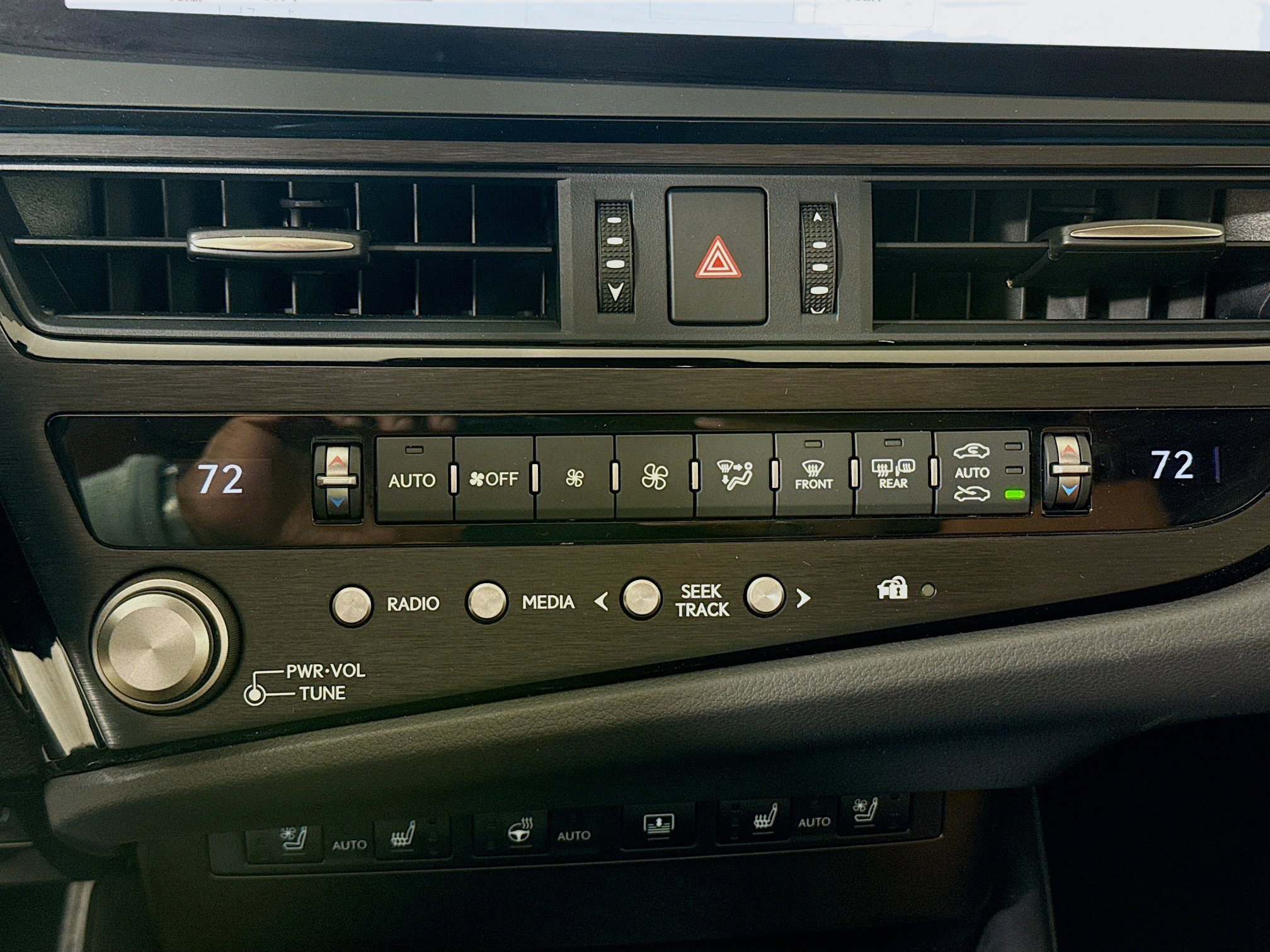 Certified 2023 Lexus ES 350 Luxury w/ Accessory Package (Z2) image 17