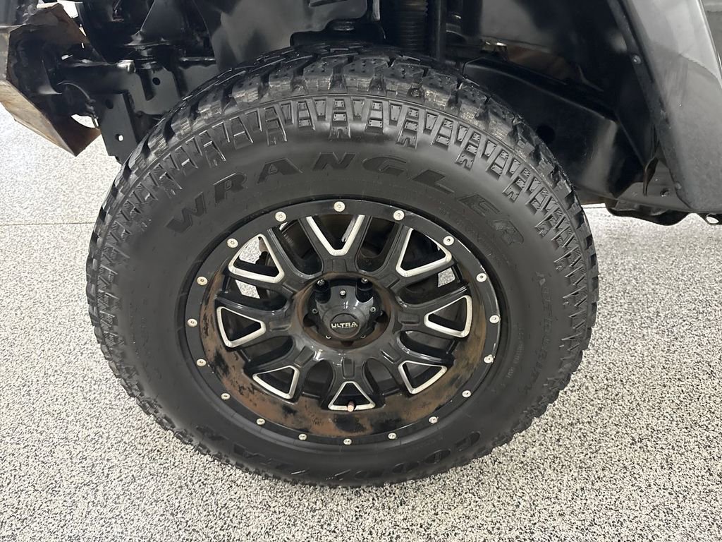 Used 2015 Jeep Wrangler Unlimited Sahara w/ Dual Top Group AWD/4WD image 15