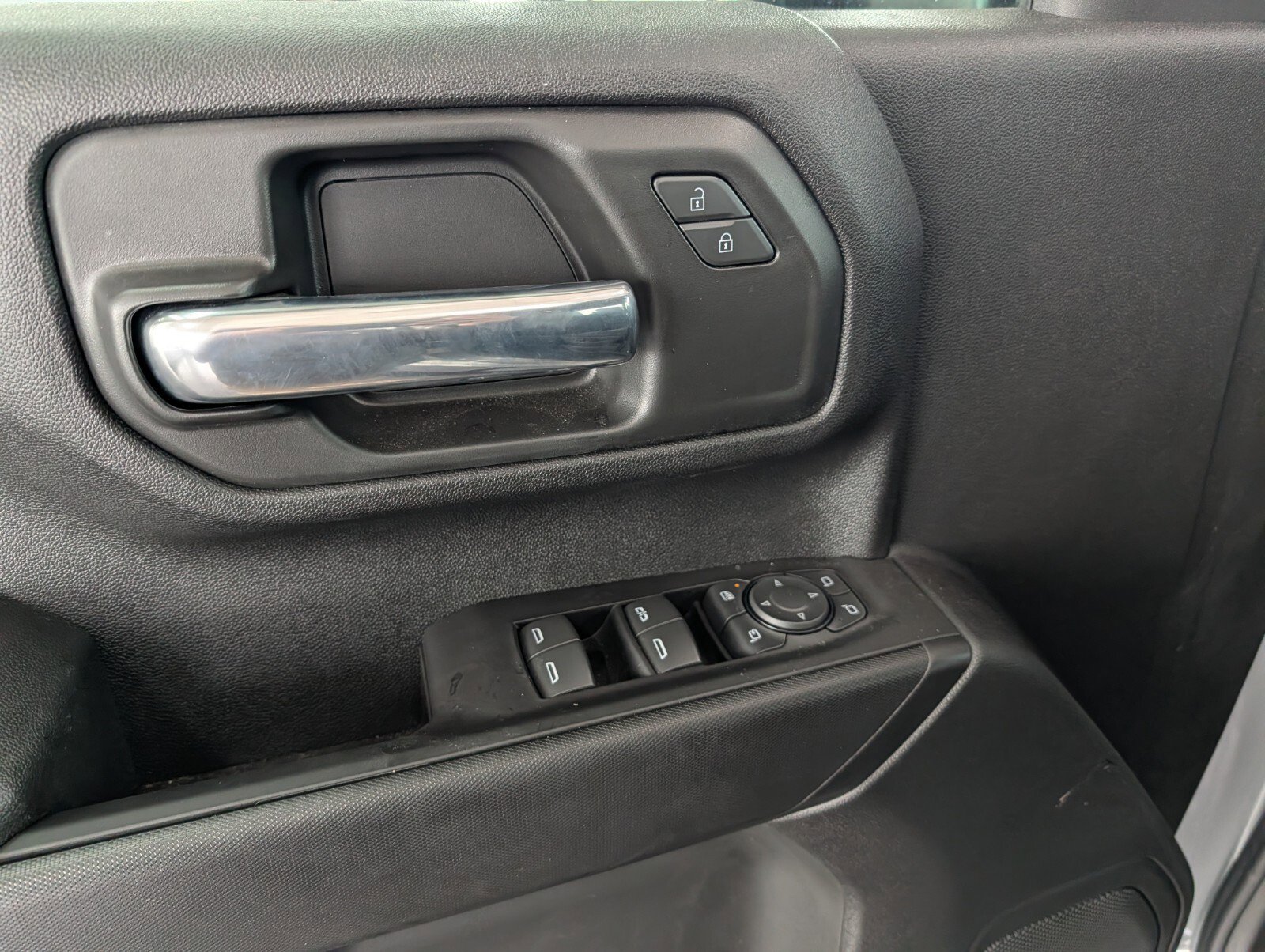 Used 2025 Chevrolet Silverado 2500 Custom w/ Custom Value Package image 13