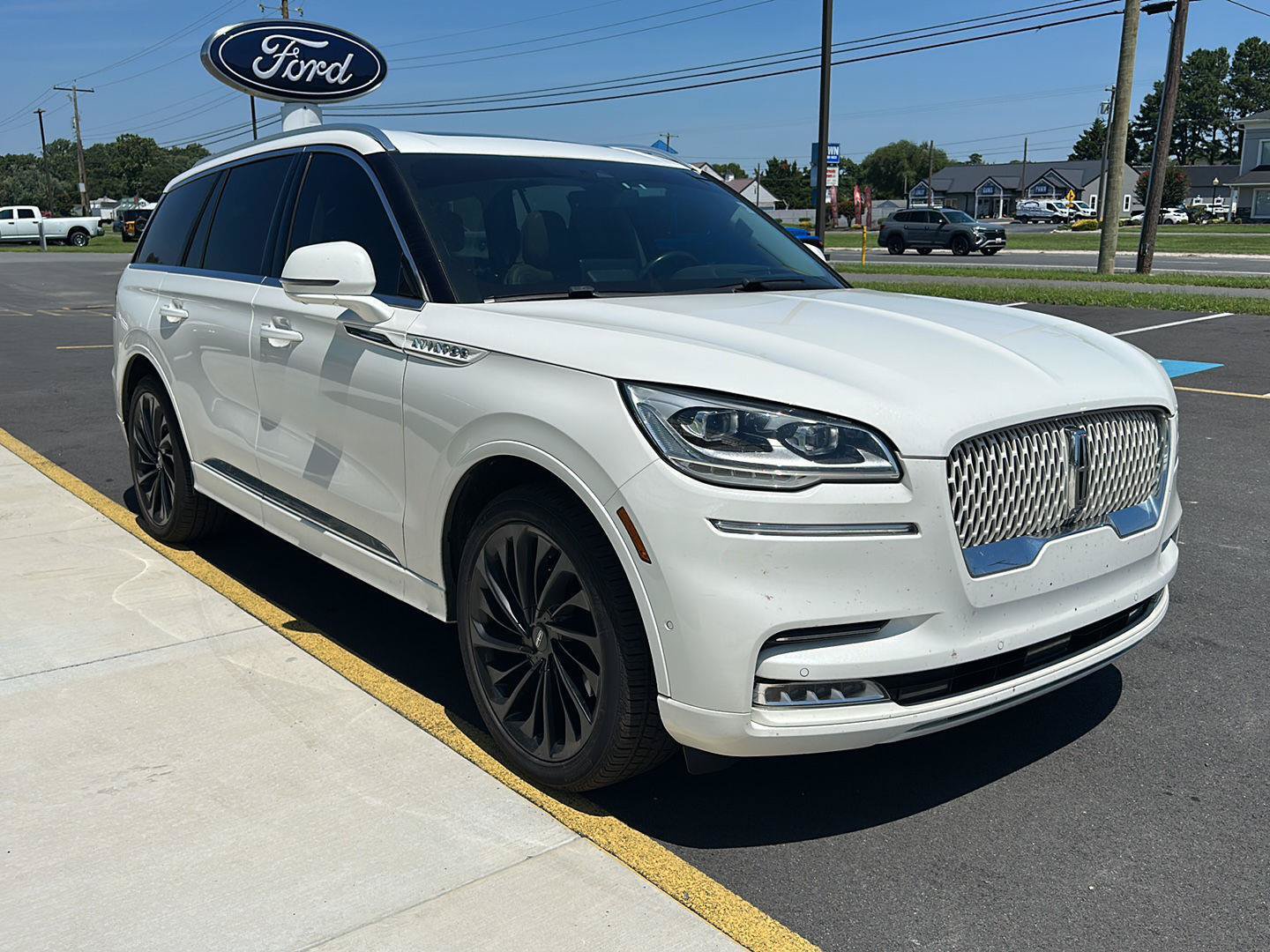 Used 2022 Lincoln Aviator Reserve w/ Equipment Group 201A AWD/4WD image 3