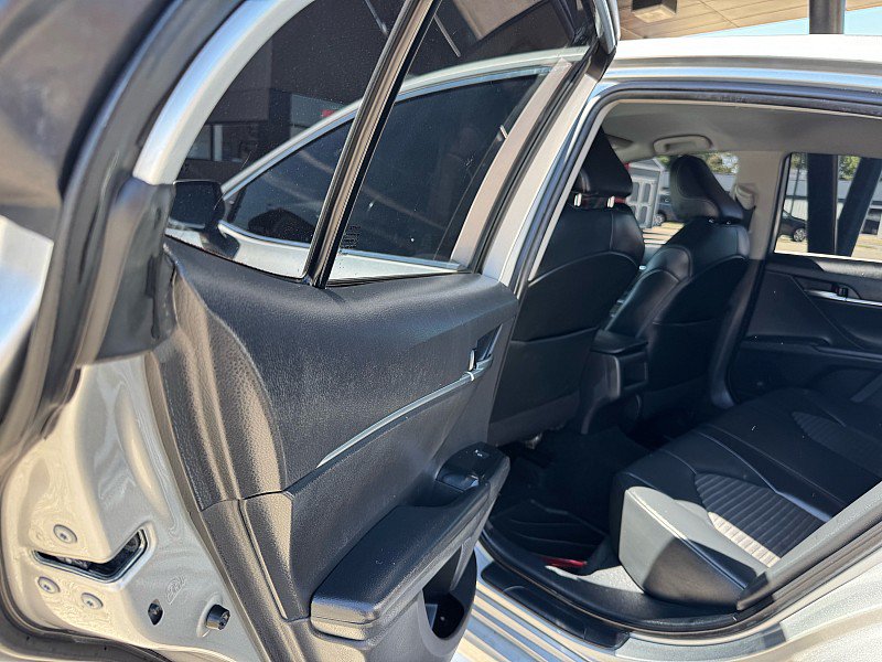 Used 2020 Toyota Camry SE FWD image 6