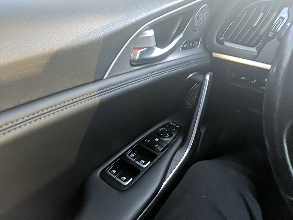 Used 2018 Kia Stinger GT2 image 25