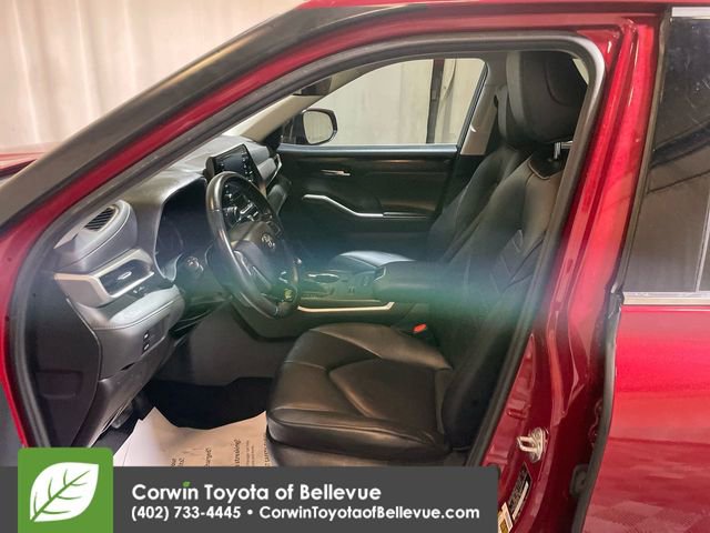 Used 2020 Toyota Highlander XLE image 12