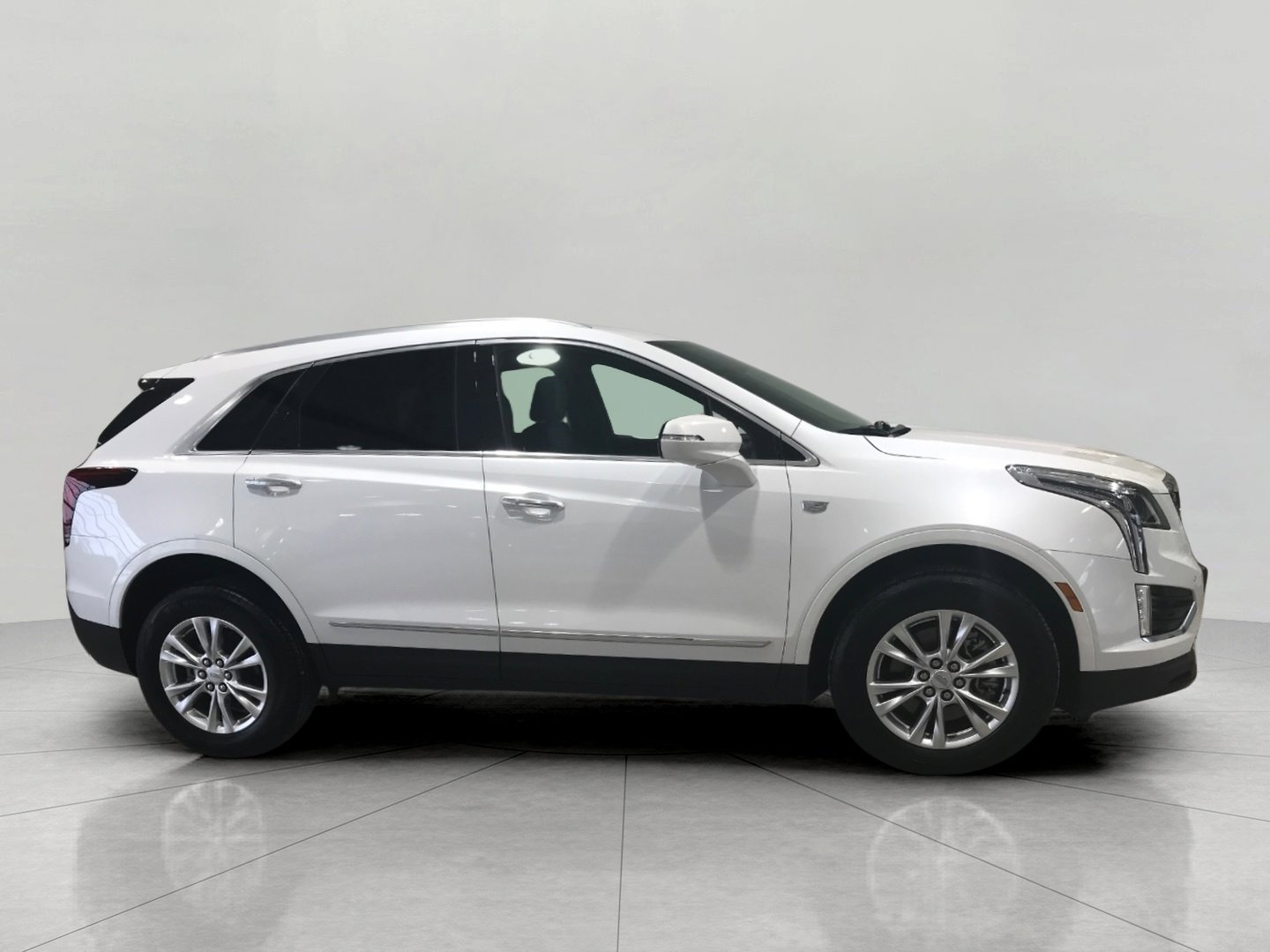 Certified 2025 Cadillac XT5 Luxury w/ LPO, Floor Liner Package image 4