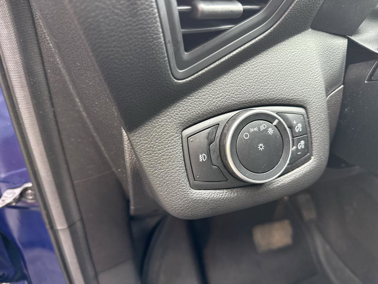 Used 2015 Ford Escape SE AWD/4WD image 13