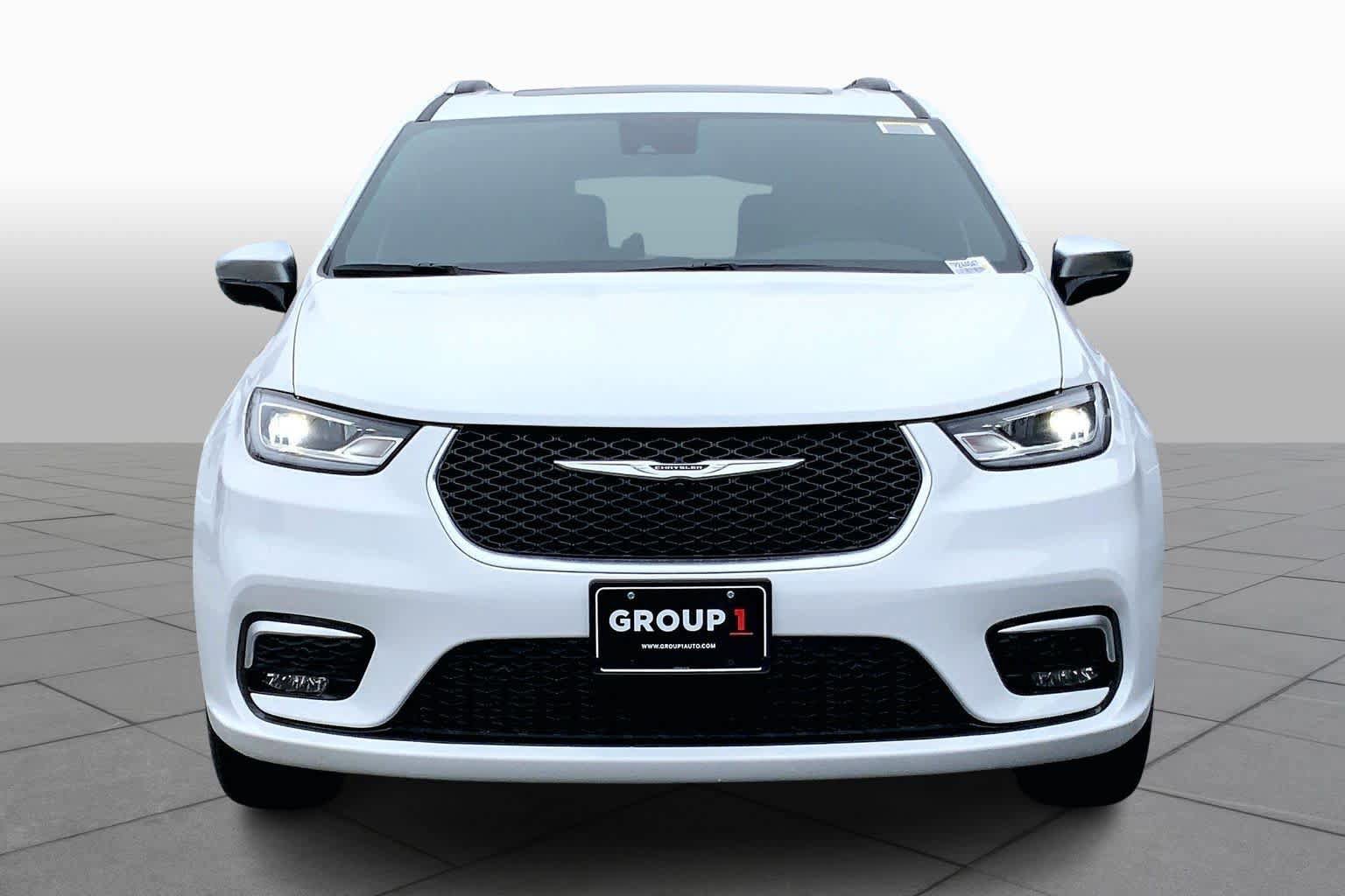 New 2026 Chrysler Pacifica Pinnacle FWD image 3