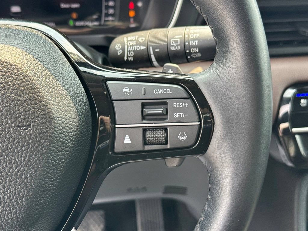 Used 2025 Honda Pilot Elite image 17