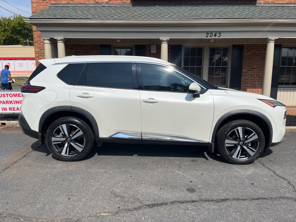 Used 2021 Nissan Rogue SL w/ Premium Package image 3