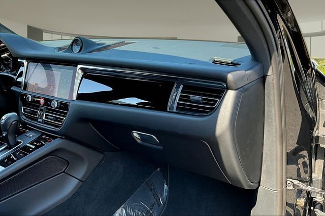 Used 2026 Porsche Macan image 25