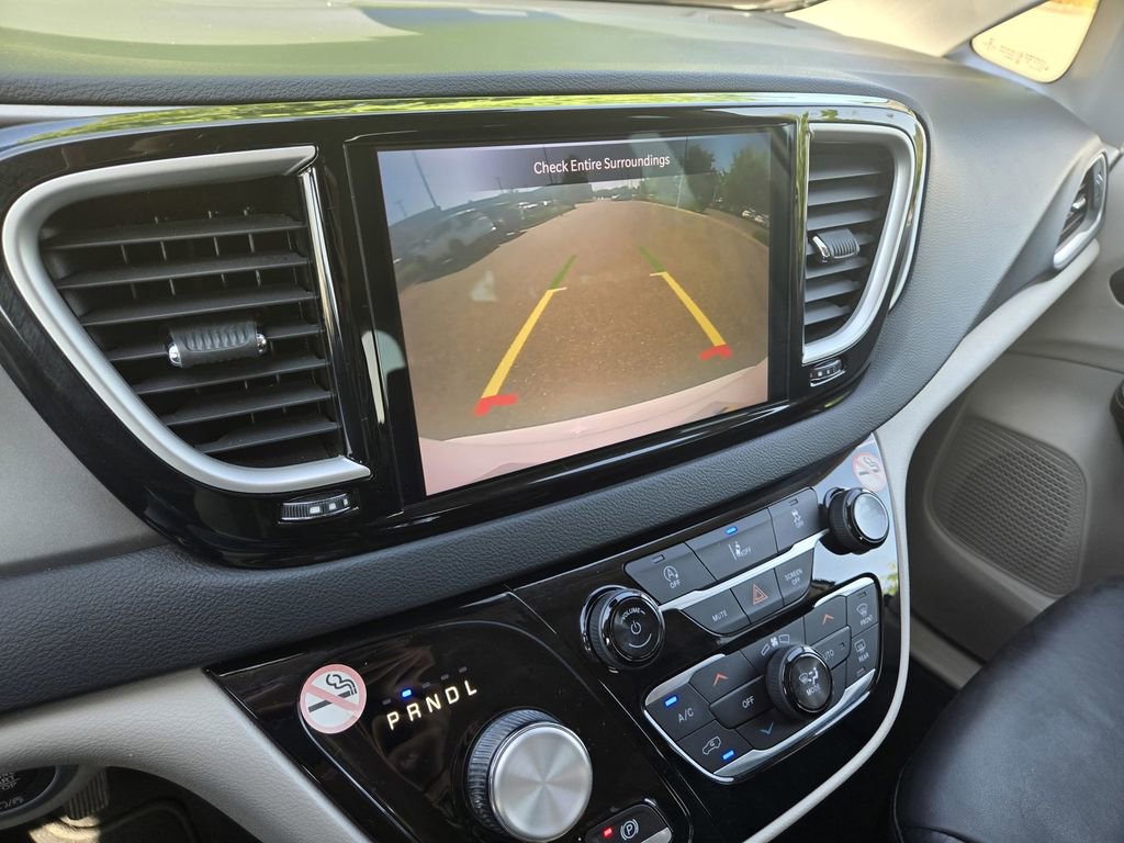 Used 2022 Chrysler Pacifica Touring-L FWD image 29