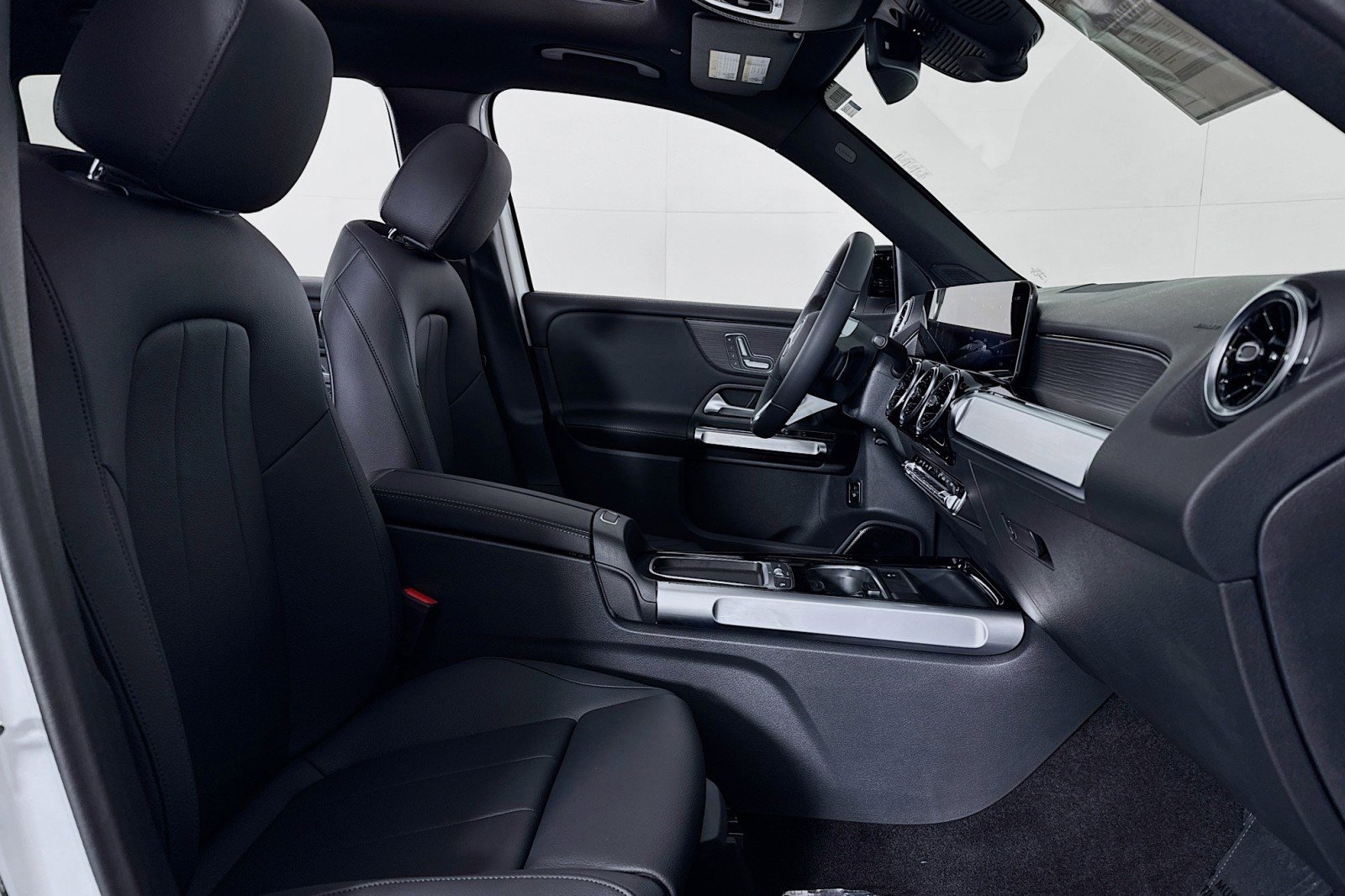 New 2026 Mercedes-Benz GLB 250 image 6