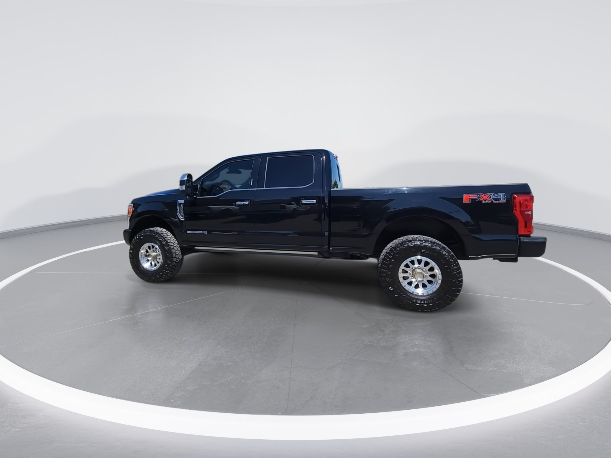 Used 2017 Ford F250 Platinum w/ Platinum Ultimate Package AWD/4WD image 2
