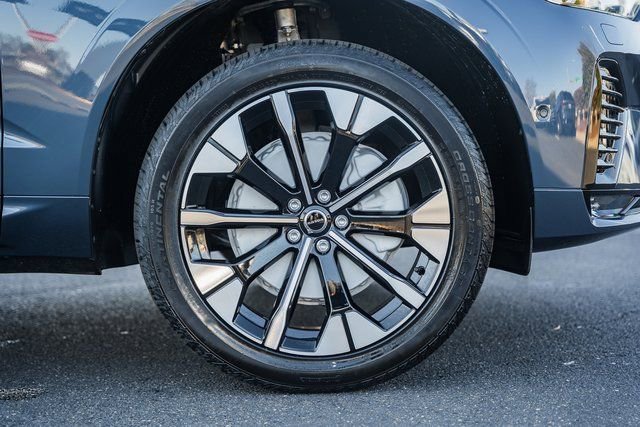New 2026 Volvo XC60 B5 Plus w/ Climate Package image 18