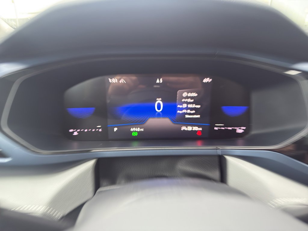 Used 2024 Volkswagen Taos SE w/ Panoramic Sunroof Package image 9