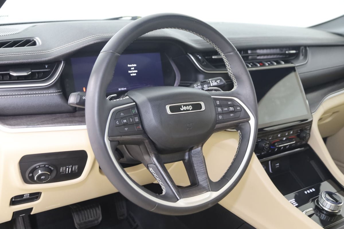Used 2023 Jeep Grand Cherokee Limited w/ Luxury Tech Group II AWD/4WD image 6