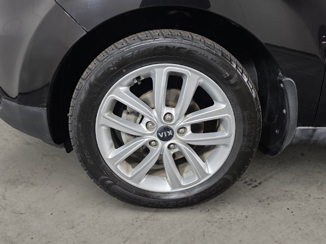 Used 2019 Kia Soul + FWD image 9