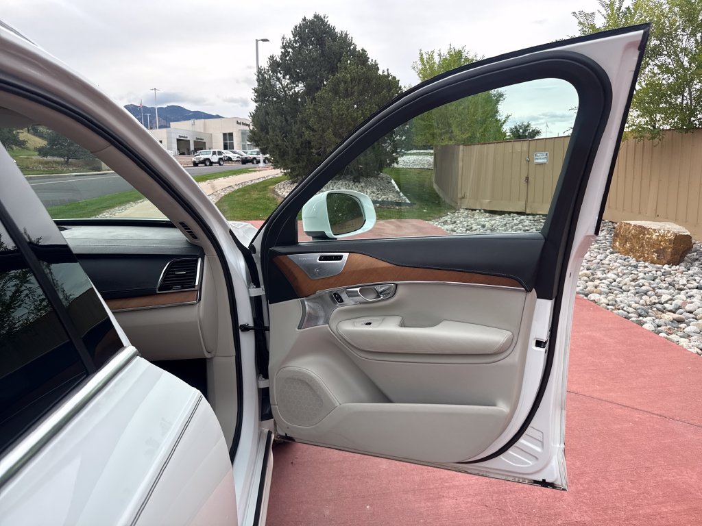 Used 2017 Volvo XC90 T8 Inscription w/ Luxury Package AWD/4WD image 30
