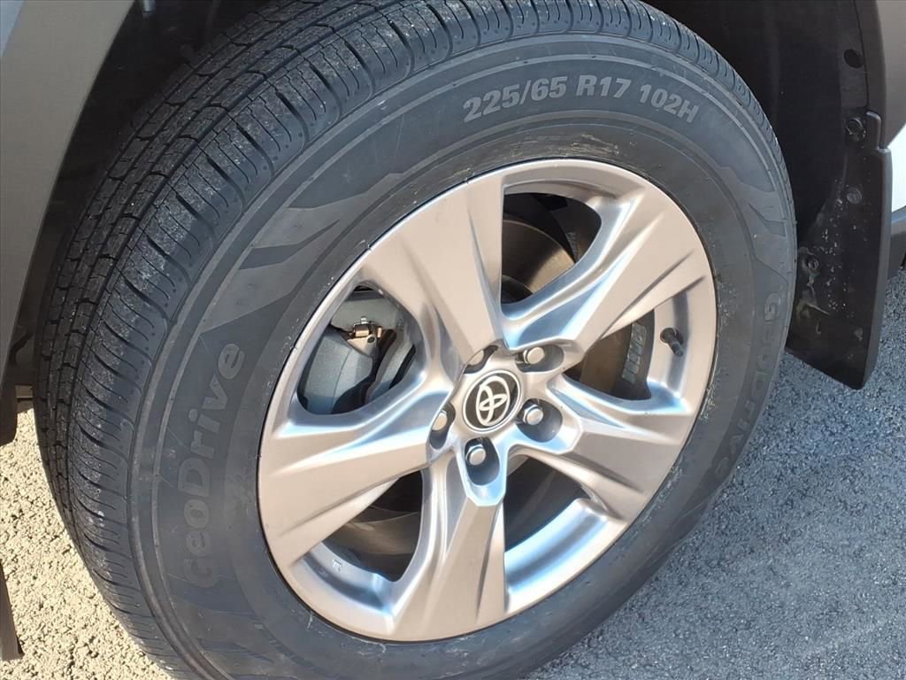 Used 2022 Toyota RAV4 XLE image 10