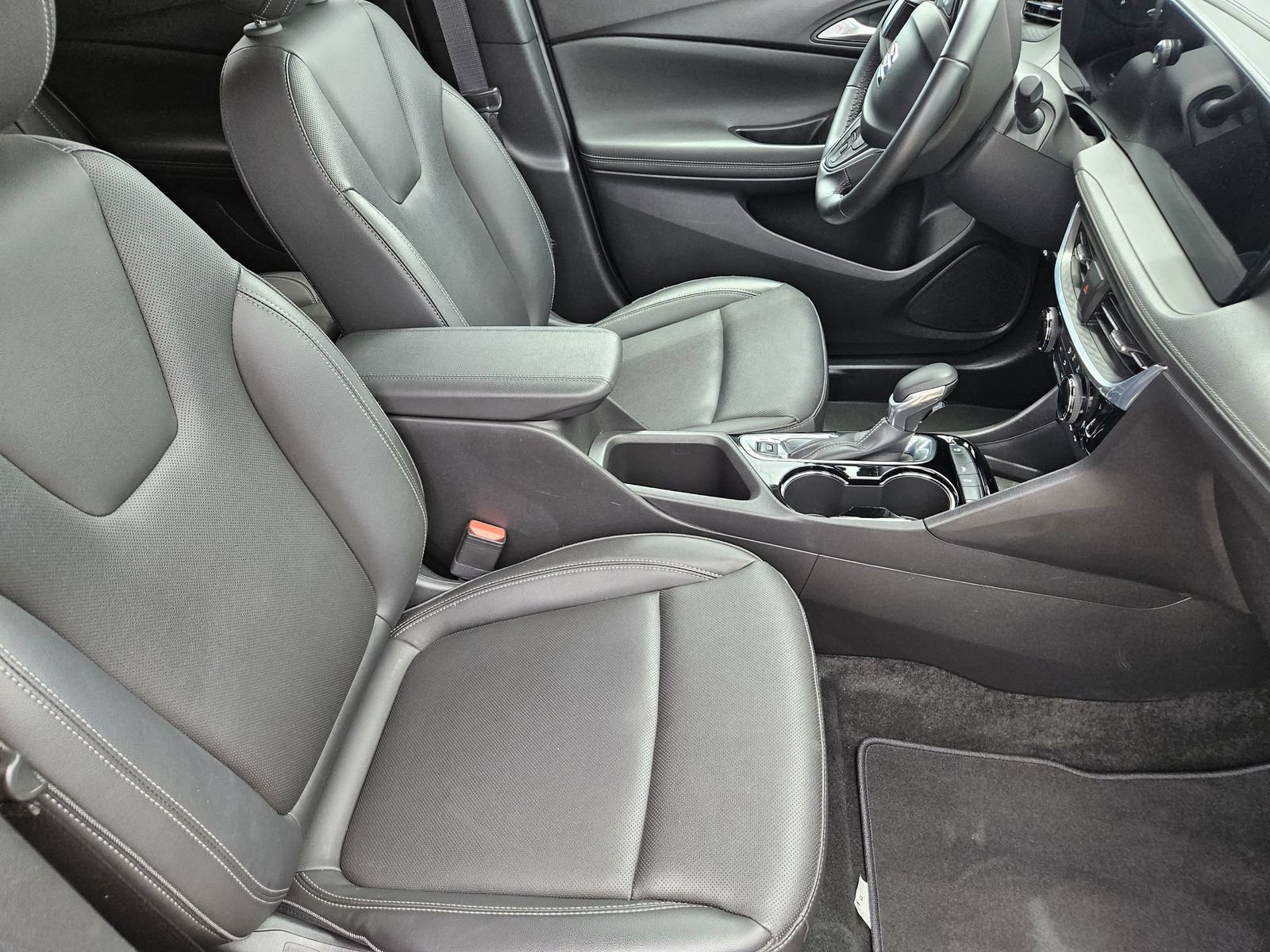 Used 2024 Buick Encore GX Sport Touring FWD image 17