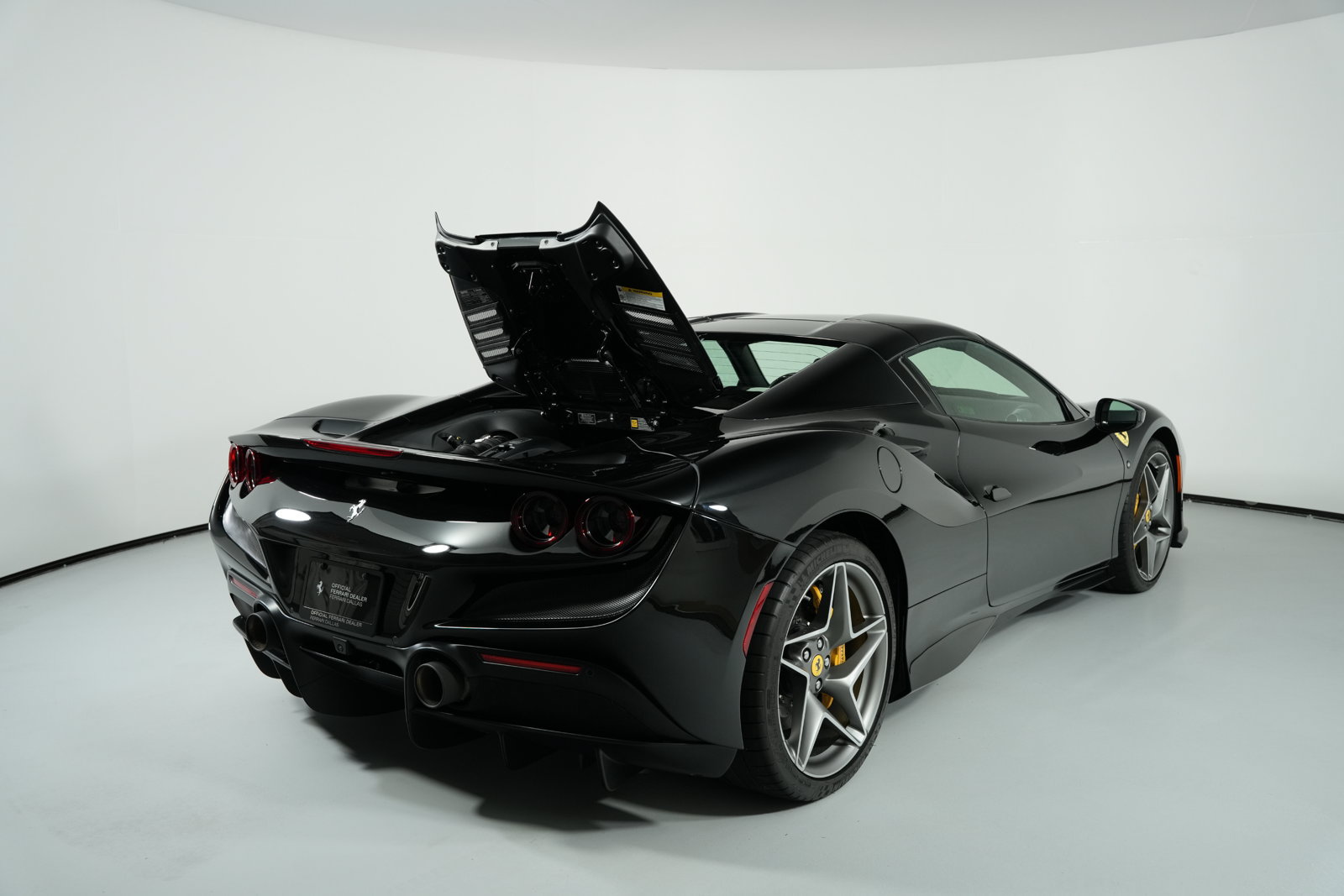 Used 2022 Ferrari F8 Spider RWD image 12