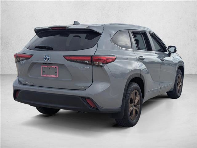 Certified 2023 Toyota Highlander Bronze Edition image 5