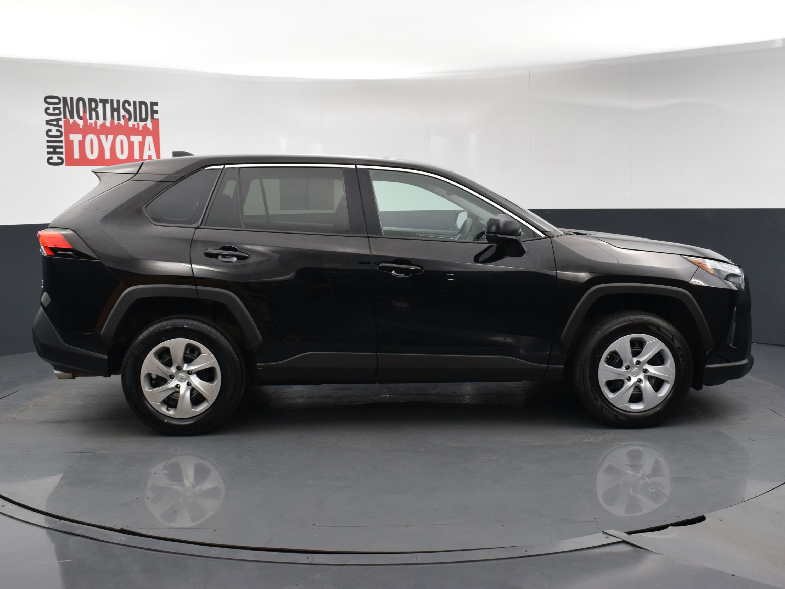 Used 2024 Toyota RAV4 LE AWD/4WD image 5