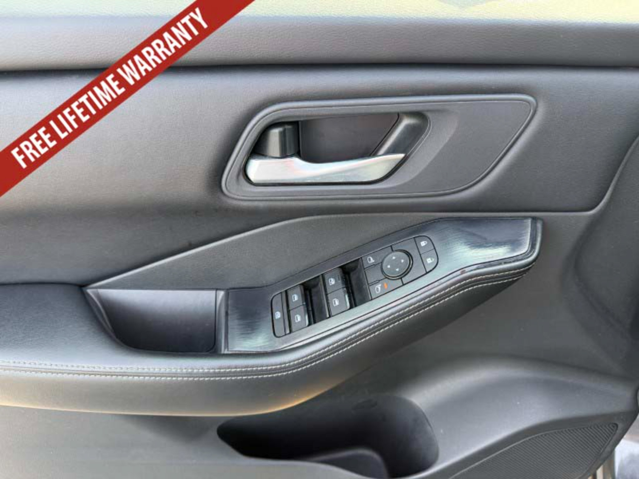 Used 2025 Nissan Rogue SV AWD/4WD image 20