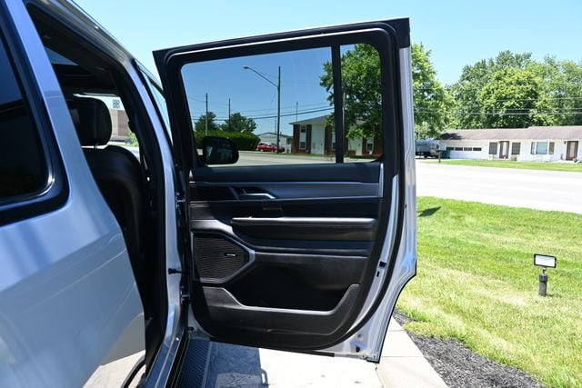 Used 2024 Jeep Wagoneer Series II AWD/4WD image 20