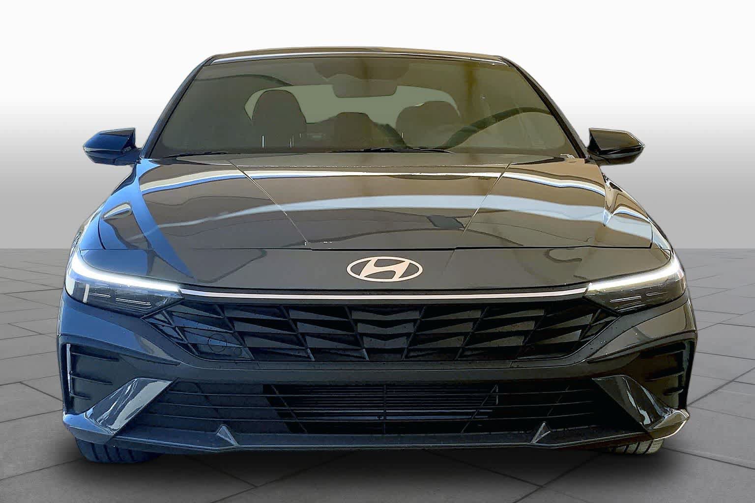 New 2026 Hyundai Elantra SEL Sport FWD image 3
