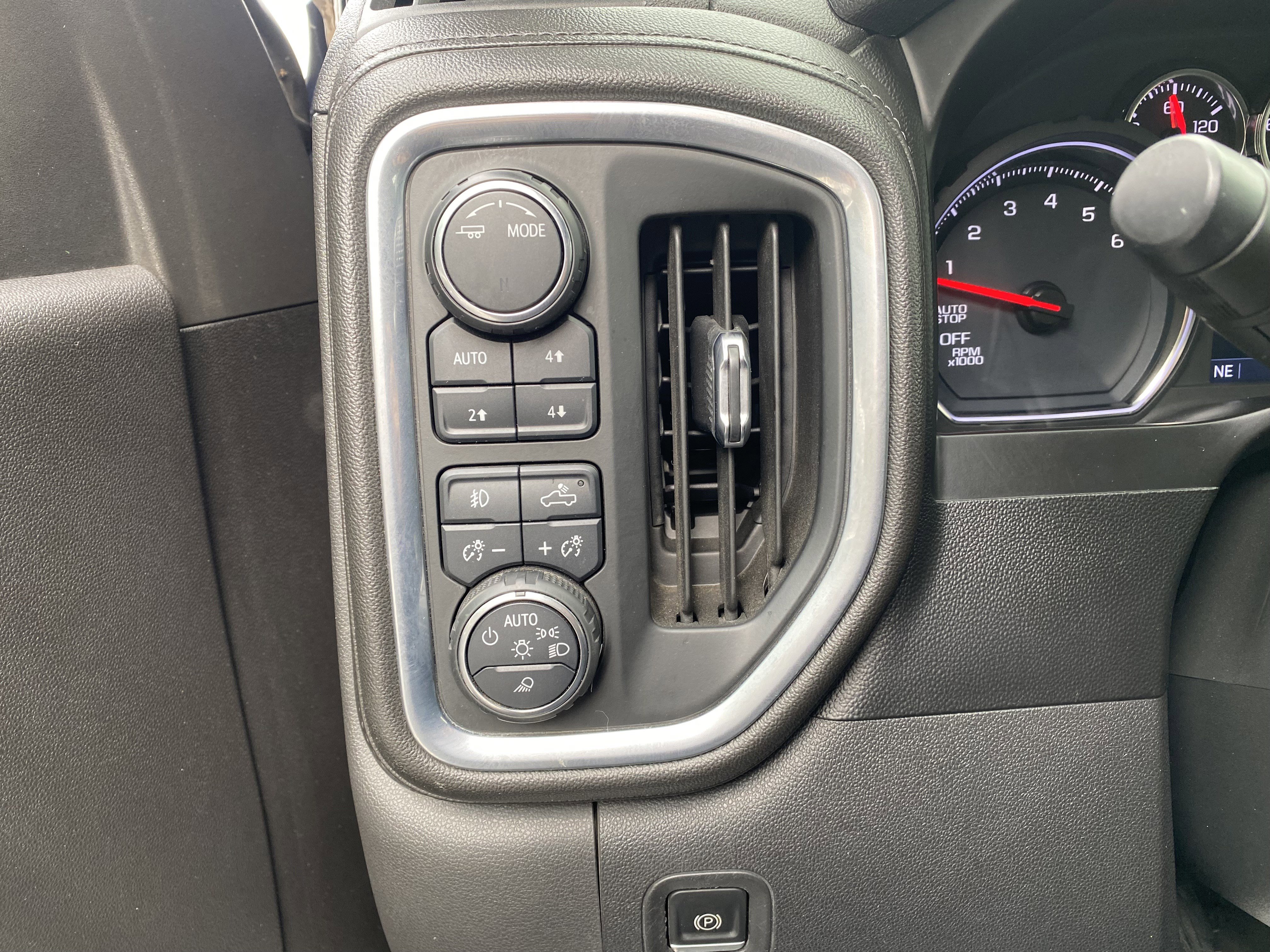 Used 2020 Chevrolet Silverado 1500 RST image 18