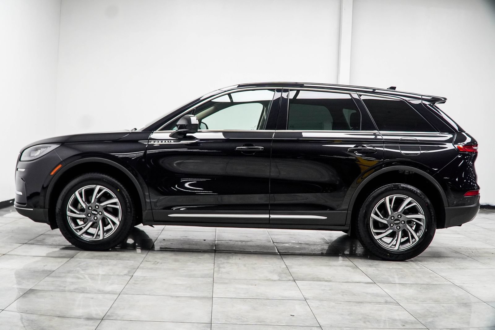 Used 2025 Lincoln Corsair AWD image 11