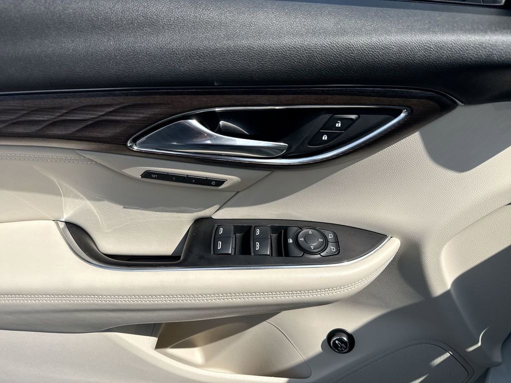 Used 2022 Buick Envision Avenir w/ Technology Package II image 13