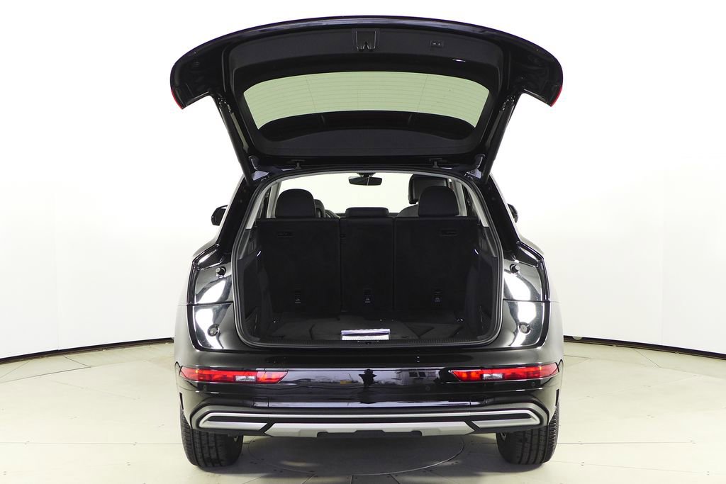 Used 2023 Audi Q5 2.0T Premium w/ Convenience Package image 10