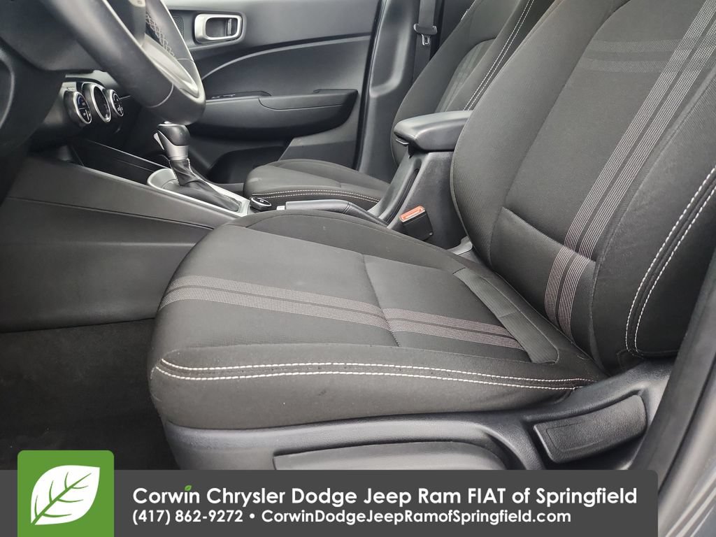 Used 2025 Hyundai Venue SEL FWD image 20