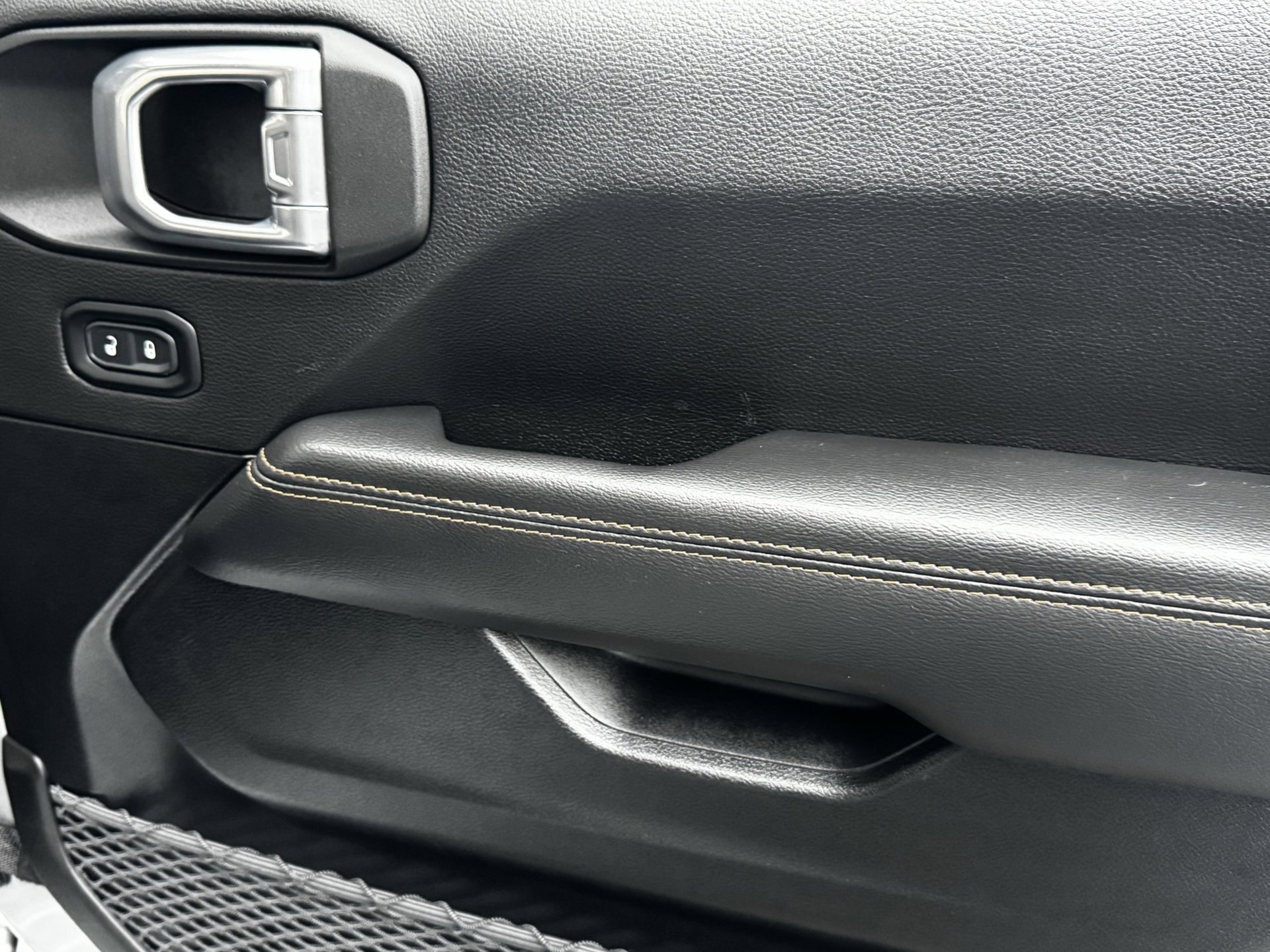 Used 2022 Jeep Gladiator Overland image 11