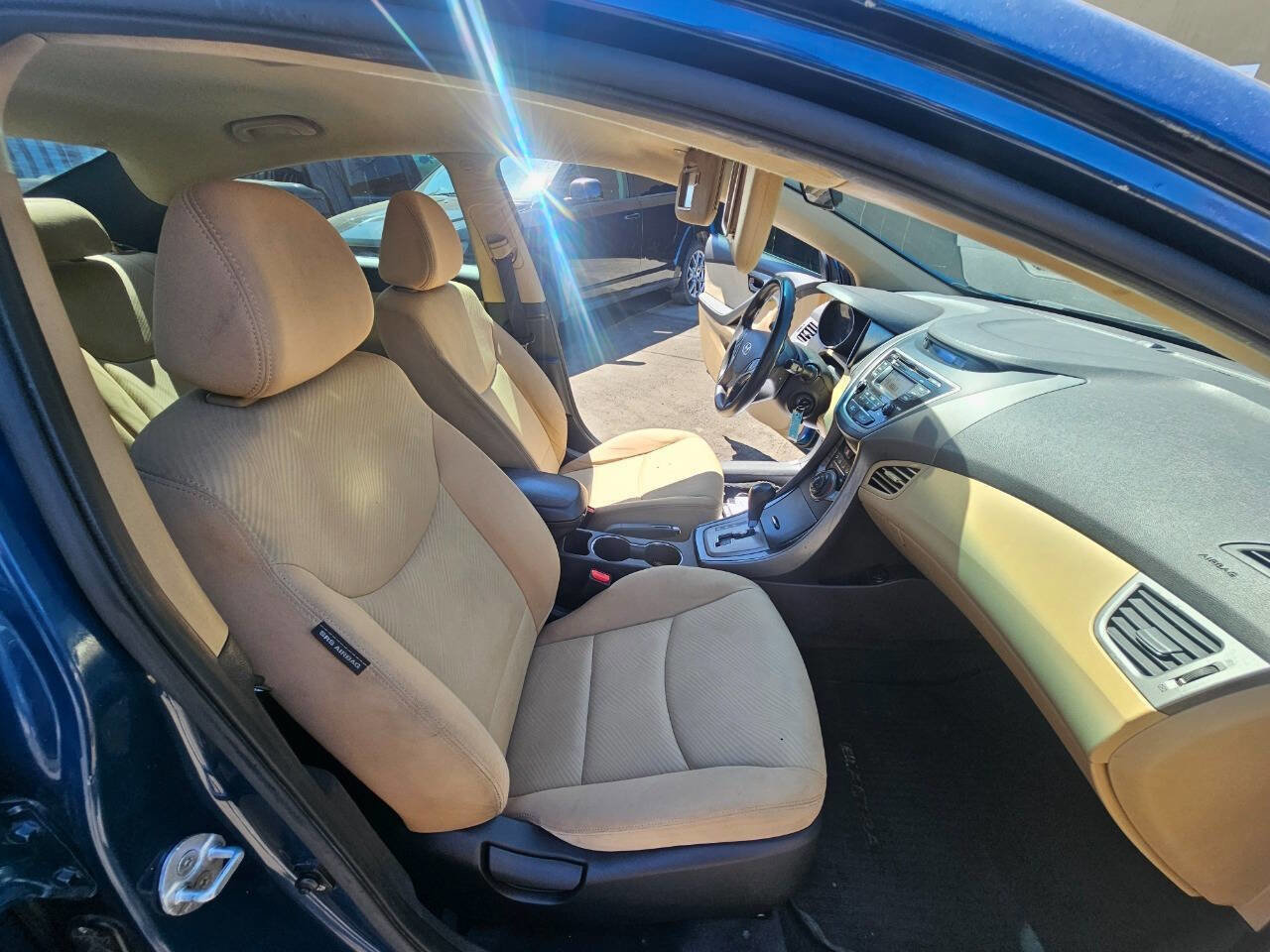 Used 2013 Hyundai Elantra GLS w/ Preferred Pkg image 12