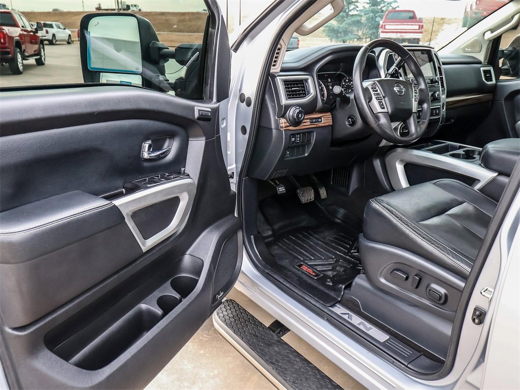 Used 2020 Nissan Titan SL w/ Moonroof Package image 31