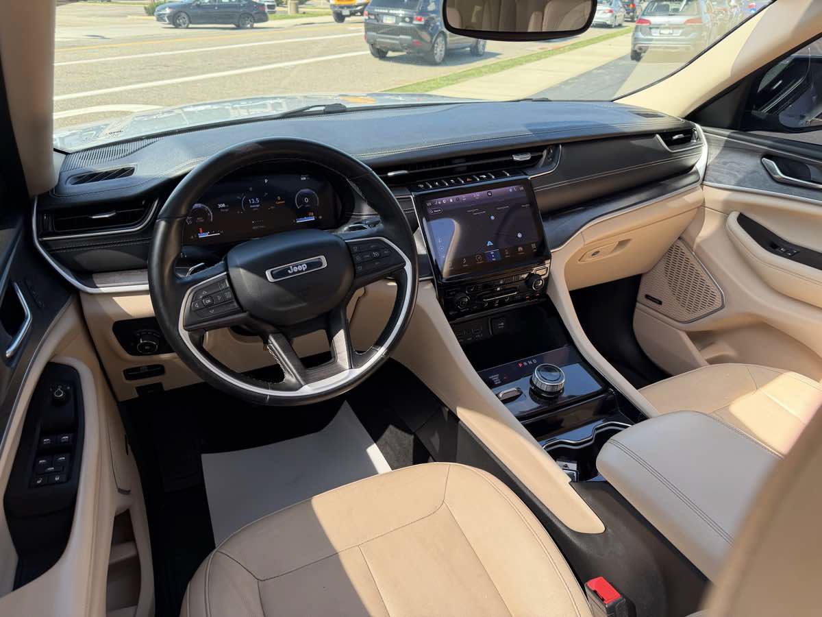 Used 2021 Jeep Grand Cherokee L Limited AWD/4WD image 12