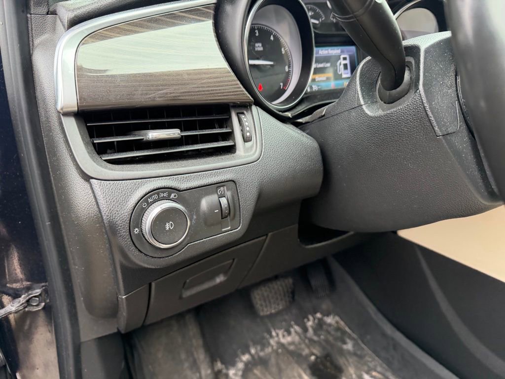 Used 2020 Buick Envision Preferred w/ LPO, Cargo Package FWD image 11