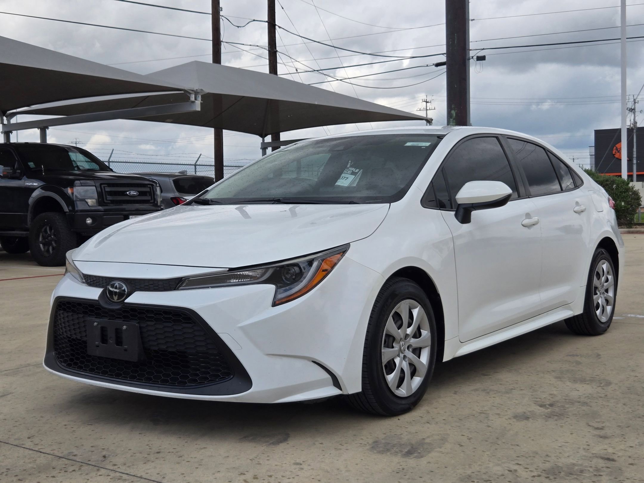 Used 2022 Toyota Corolla LE FWD image 3