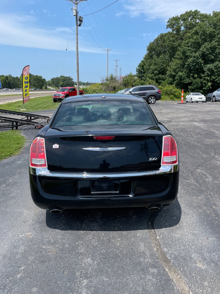 Used 2012 Chrysler 300 Limited RWD image 4