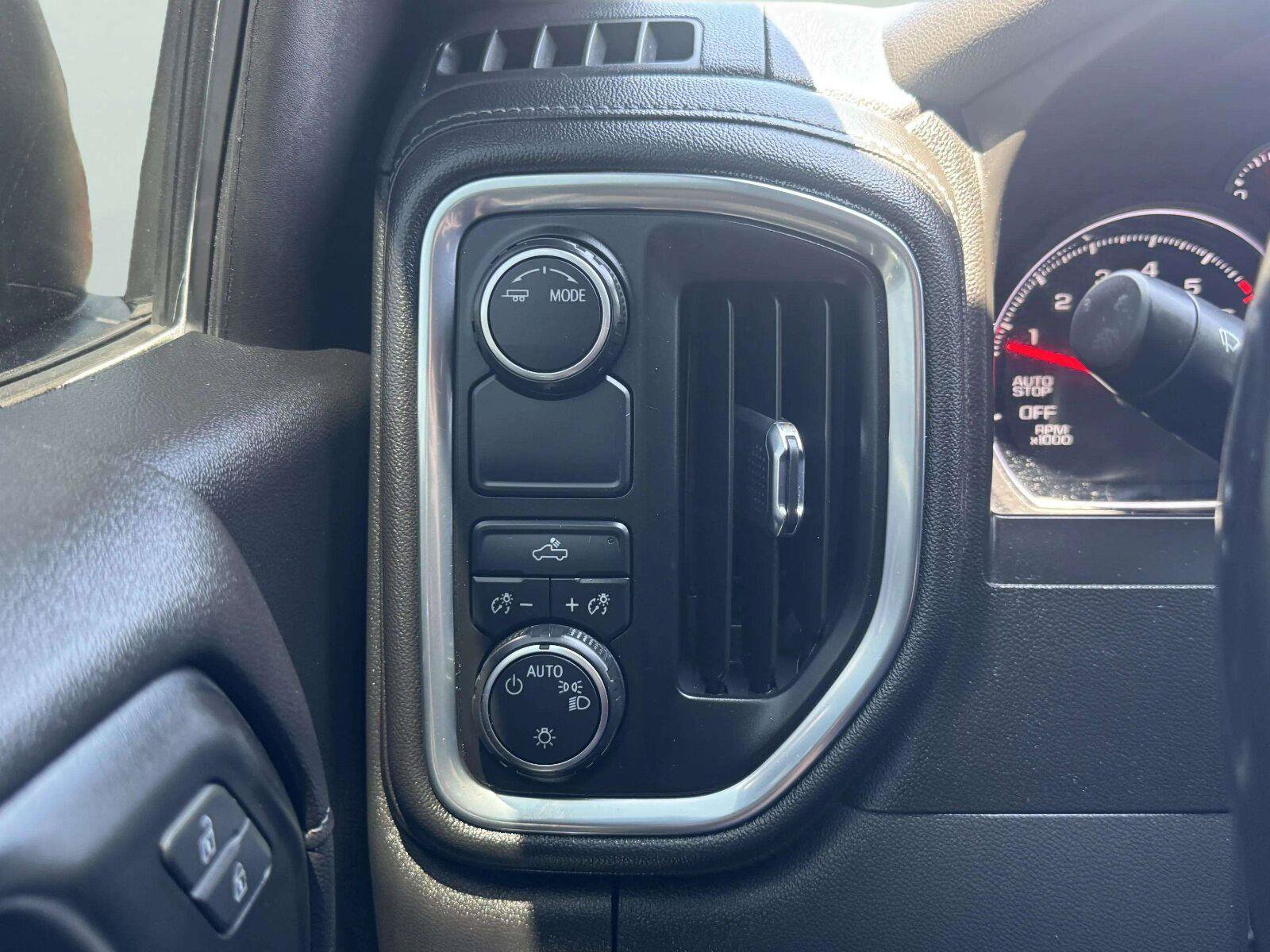 Used 2021 Chevrolet Silverado 1500 LT RWD image 22