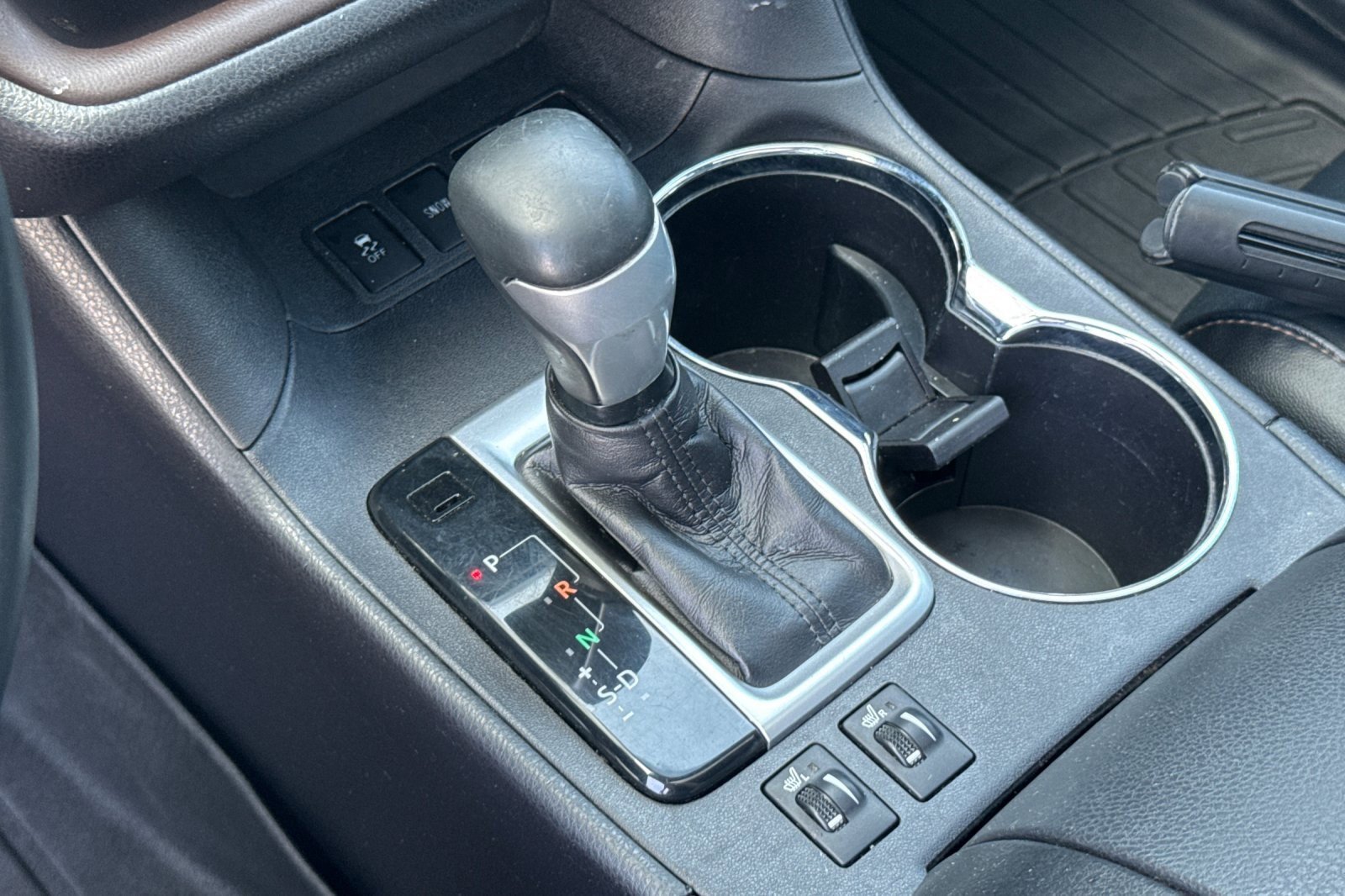 Certified 2018 Toyota Highlander XLE w/ Carpet Mat Package (TMS) image 22