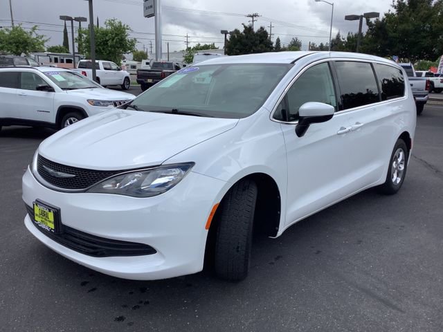 Used 2017 Chrysler Pacifica LX w/ Tire & Wheel Group FWD image 5